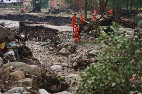 甘肅地震引發青海山體滑坡 「土掩過屋頂」20人失聯 兩岸 旺報