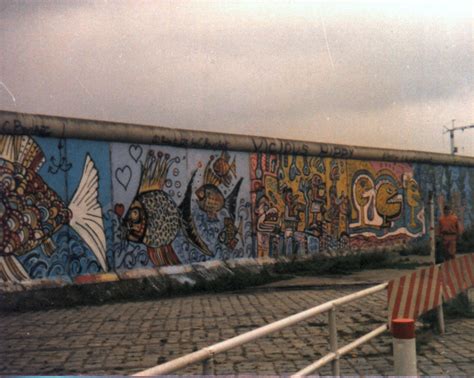 File:Berliner Mauer August 1985.jpg - Wikimedia Commons