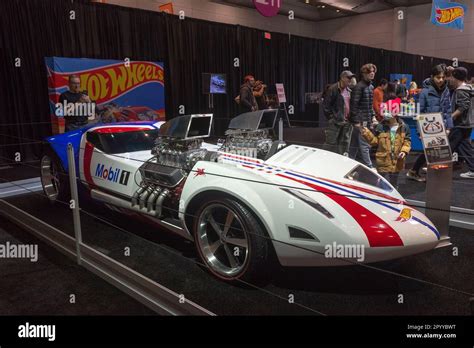 Toronto ON Kanada Februar Der lebensgroße Hot Wheels Twin Mill aus der Hot