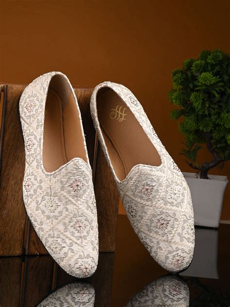 Buy House Of Pataudi Men Embroidered Lightweight Mojaris Shoes Casual Shoes For Men 29919820