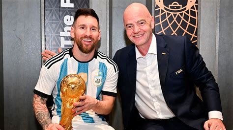 infantino destaco otra fantastica actuacion de messi  diez meses de