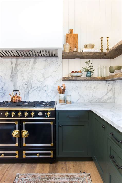 7 Inspiring Solid Kitchen Backsplashes