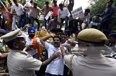 Delhi Bjp Yuva Morcha Holds A Demonstration And Shouts Slogans News