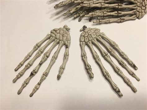 set of plastic skeleton hands 60 x 115 mm AA3