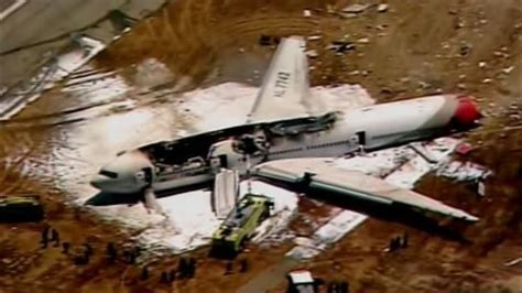 2 Dead More Than 100 Injured When Asiana Airlines Flight 214 Crashes Abc7 San Francisco