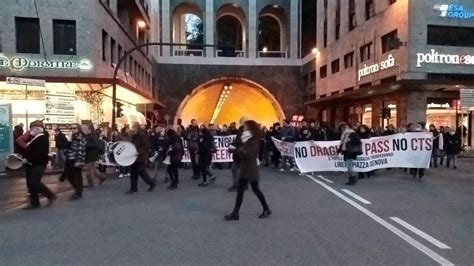 Genova Torna In Piazza La Protesta No Vax E Contro Lobbligo Di Green