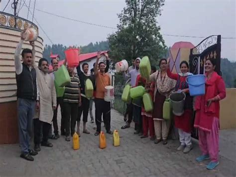 Demonstration Done With Empty Pots For Water In Lohaghat लोहाघाट में