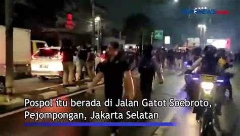 Polda Metro Jaya Kejar Oknum Pembakar Pospol Pejompongan Video