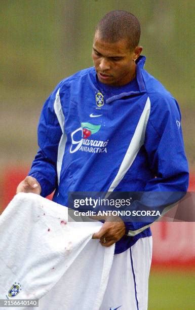 69 Ronaldo Nazario Soccer Player Injury Stock Photos High Res Pictures