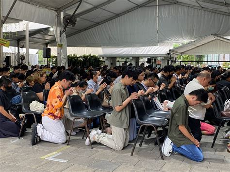 Ibadat Jumat Agung Di Gereja Katedral Surabaya Suara Surabaya