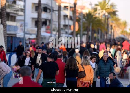 Vendrell Espa A Th De Abril De Una Multitud De Personas