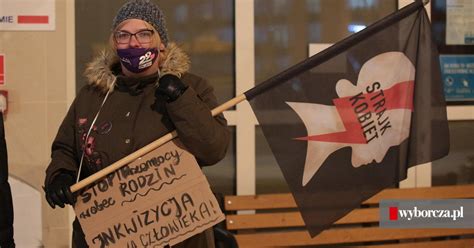 Strajk Kobiet Protest pod siedzibą PiS w Kielcach pod hasłem Nie