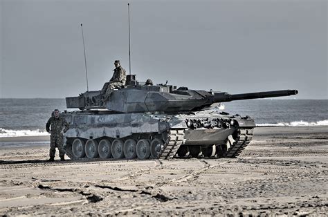 File:Leopard 2 tank in Dutch service.jpg - Wikimedia Commons