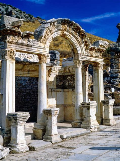 Hadrian Temple En Ephesus Turqu A Foto De Archivo Imagen De Hadista