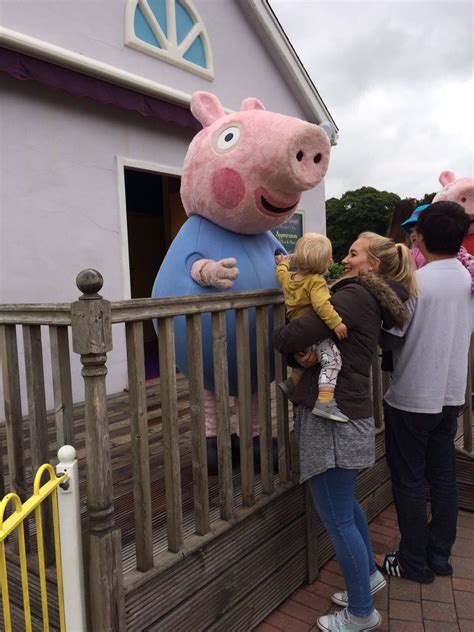 Paultons Park // Peppa Pig World Review - Lamb & Bear