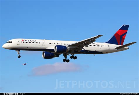 Delta Charter Flight Experiences Likely Bird Strike | Flightradar24 Blog