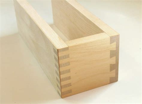 Dovetail joint vs box joint