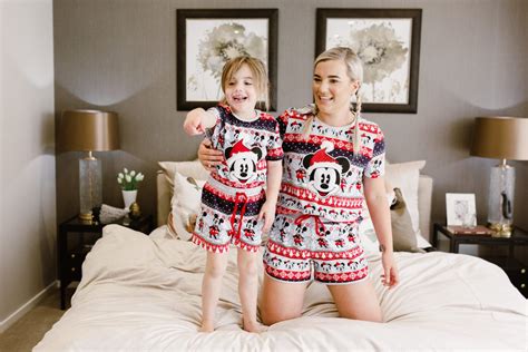 WHERE TO FIND MATCHING FAMILY CHRISTMAS OUTFITS | Dinner outfits ...