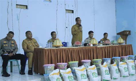 Penjabat Bupati Takalar Serahkan Bantuan Di Galesong Sebagai Rangkaian