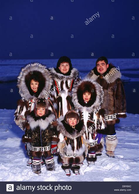 Arctic People Eskimo Inuit Eskimo Fotos Und Bildmaterial In Hoher