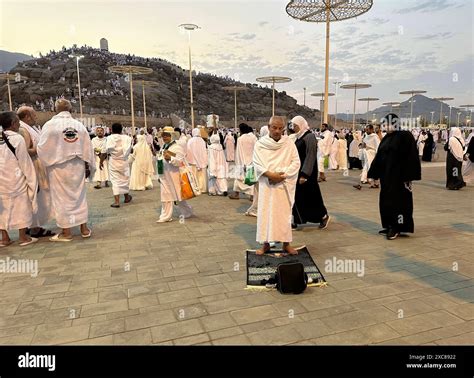 Les P Lerins Musulmans Arrivent Sur Le Mont Arafat Pendant Le