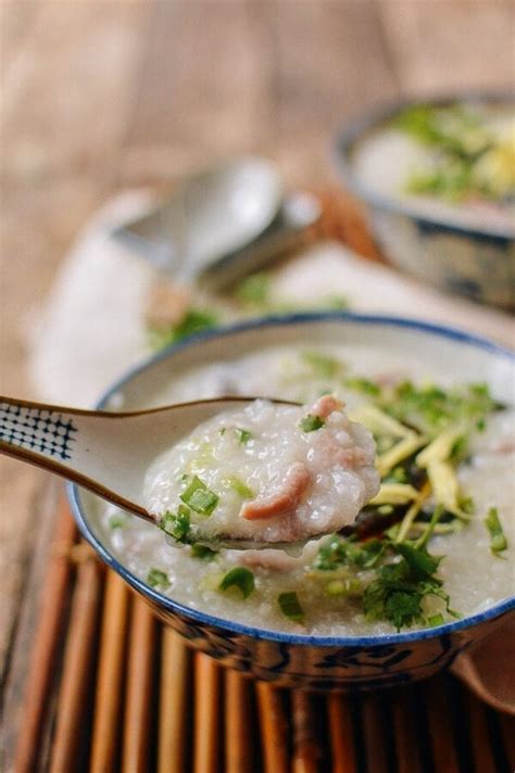 Congee De Minutos Papilla De Carne Magra Con Huevo En Conserva