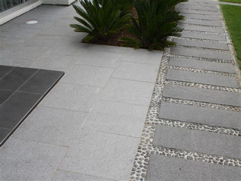 Eco Outdoor Buffalo And Raven Granite Paving With Anvil Pebbles Eco