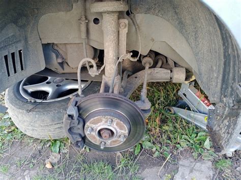 Как поменять передние тормозные колодки на Форд Фьюжн: видео