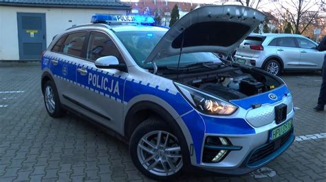 Elektryczne Radiowozy Zasilaj Flot Pozna Skiej Policji Youtube