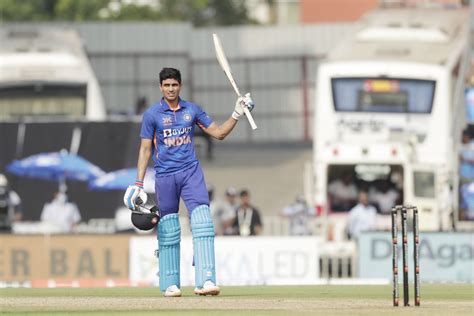 Shubman Gill and Virat Kohli celebrate Gill's hundred | ESPNcricinfo.com