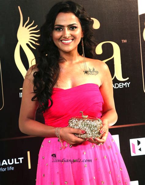 Shraddha Srinath Hot Babe In Vikram Vedha IndianGalz