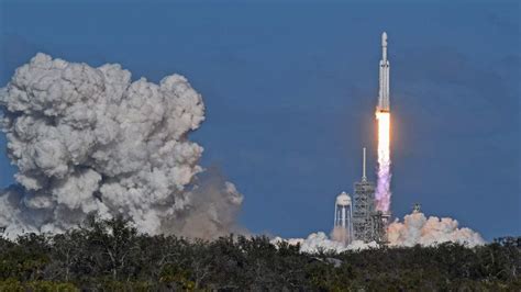 Spacex Lancia Razzo E Con Nave Tenta Di Beccarne Al Volo Un Pezzo Per