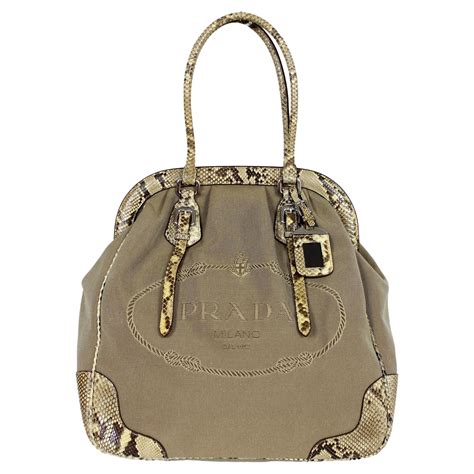 Prada Fourre Tout En Toile Triangulaire Beige Noir Et Cuir Symbole En