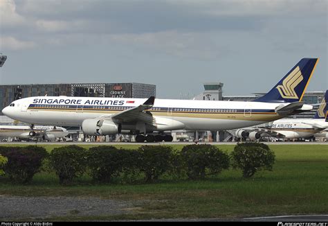 V Std Singapore Airlines Airbus A Photo By Aldo Bidini Id