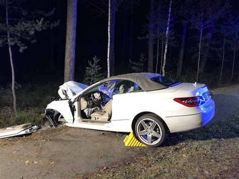 Auto Im Landkreis Erlangen H Chstadt F Hrt Gegen Baum Bildergalerie