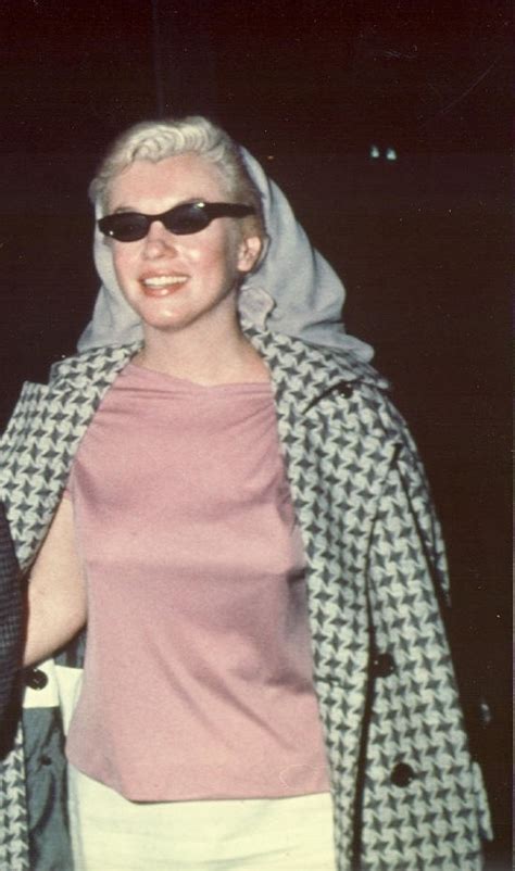 Marilyn Monroe Site • Marilyn Monroe Wearing Sunglasses