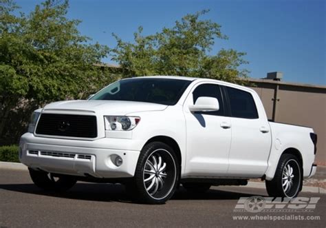 2010 Toyota Tundra With 24 Lexani Lss 10 Cvr In Machined Black