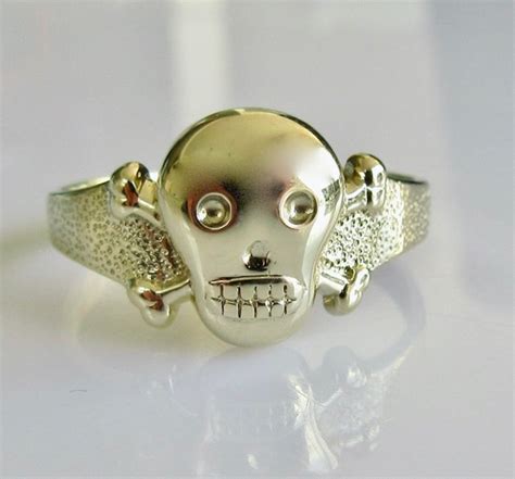 Vintage Ct Gold Skull And Crossbones Ring Gem