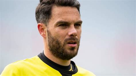 Glenn Morris Crawley Town Goalkeeper Signs New Contract Bbc Sport