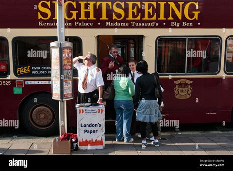 sightseeing bus in london Stock Photo - Alamy