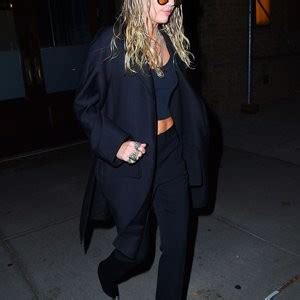 Miley Cyrus Topless Kaitlynn Carter Hot 62 Photos Leaked Nudes Celebrity Leaked Nudes