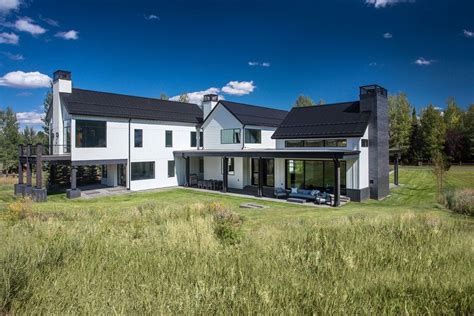 White Modern Barn House By Jaffa Group Myhouseidea Modern Barn