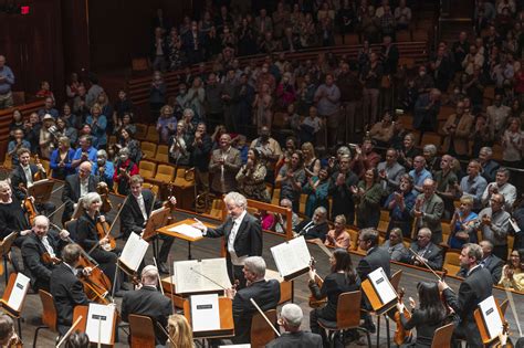 Cleveland Orchestra Opens New Series With Thrilling Emotion