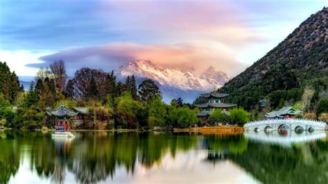 Lijiang Ancient Town and Jade Dragon Snow Mountain - backiee