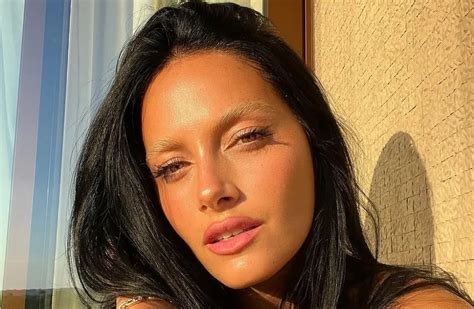 Oriana Sabatini Causó Furor Con Un Foto En La Que Posa Con Un