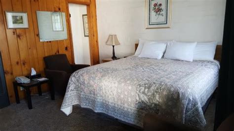 BISHOP VILLAGE MOTEL - Prices & Reviews (CA) - TripAdvisor