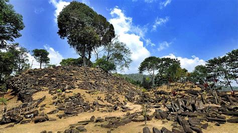 Jawa Barat Penuh Misteri: 5 Tempat Wisata dengan Legenda Menarik ...