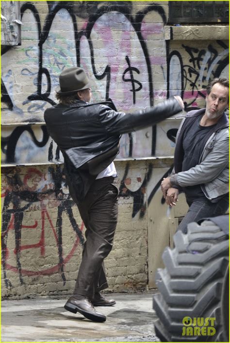 These Pics Of Ben McKenzie In A Gotham Fight Scene With Donal Logue