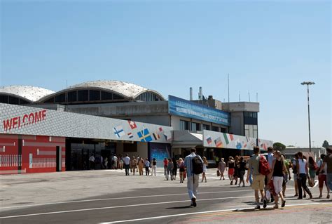 Il Fellini Di Rimini Tra I 18 Aeroporti In Bilico Meno Di 500mila