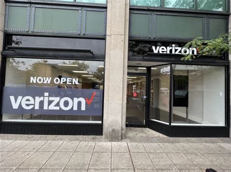 Take A Tour Of The 4 Largest Verizon Stores In Stamford Ct